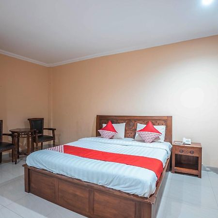 Super Oyo 686 Bunga Karang Hotel Bekasi Exterior photo