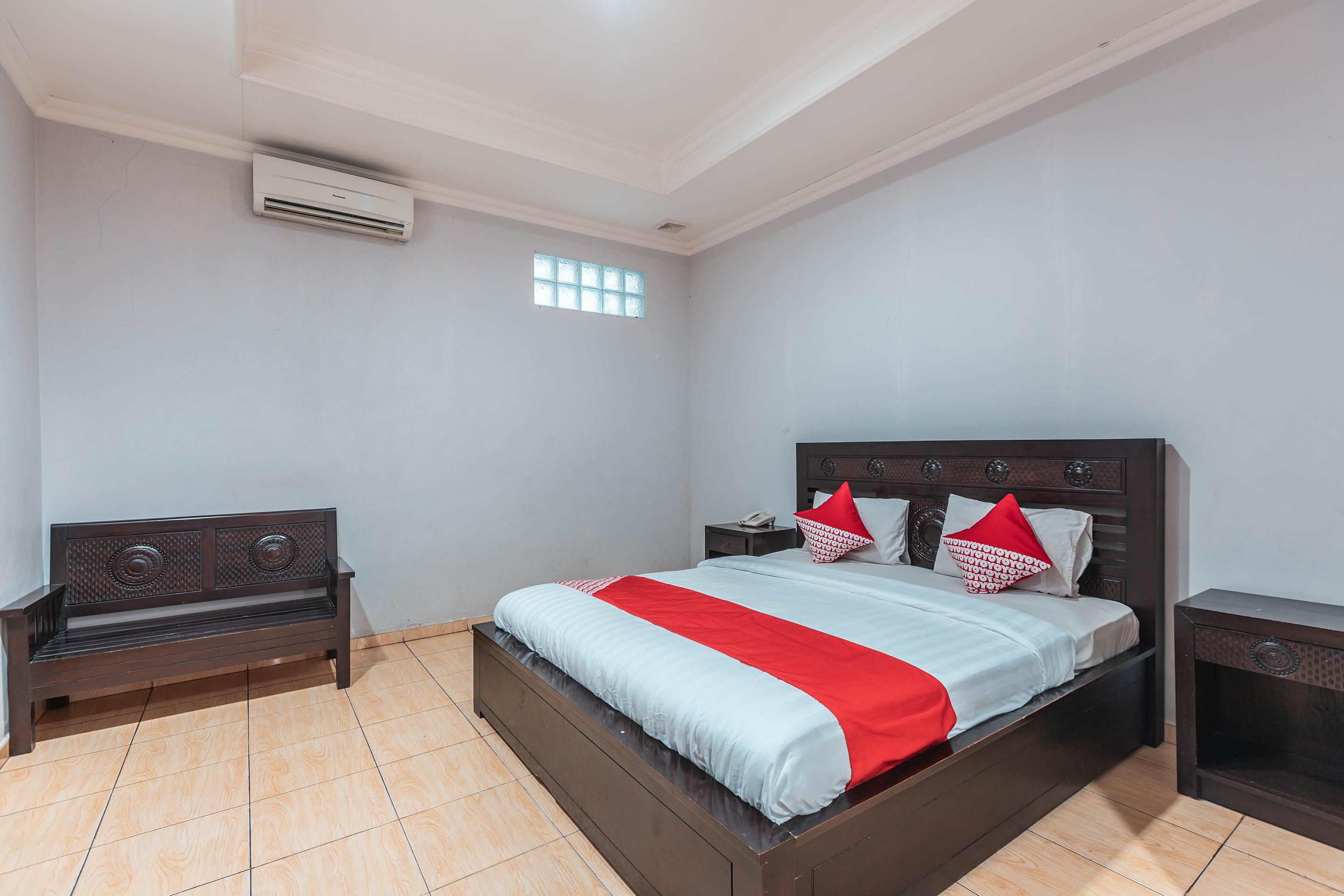 Super Oyo 686 Bunga Karang Hotel Bekasi Exterior photo