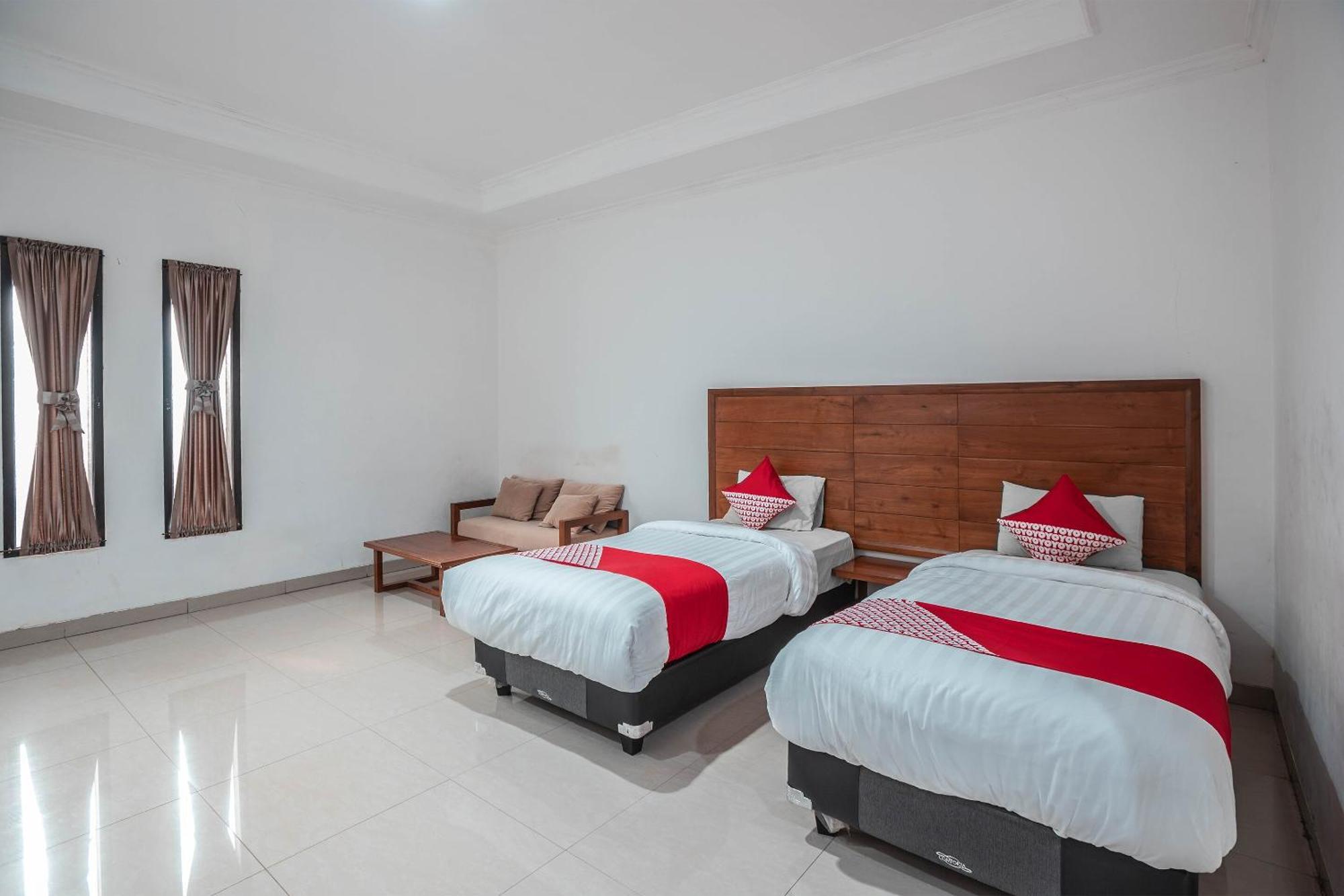 Super Oyo 686 Bunga Karang Hotel Bekasi Exterior photo