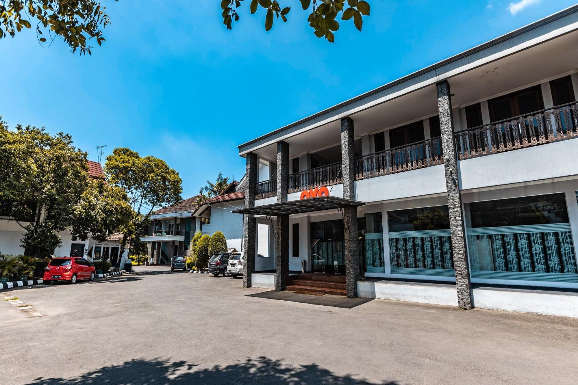 Super Oyo 686 Bunga Karang Hotel Bekasi Exterior photo