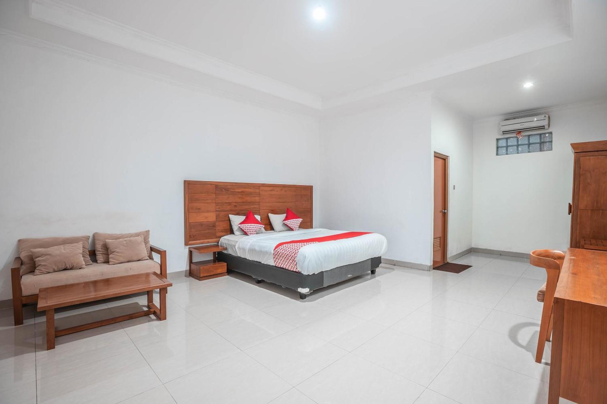 Super Oyo 686 Bunga Karang Hotel Bekasi Exterior photo