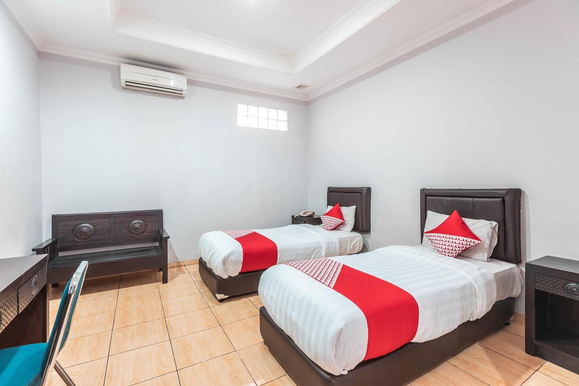 Super Oyo 686 Bunga Karang Hotel Bekasi Exterior photo