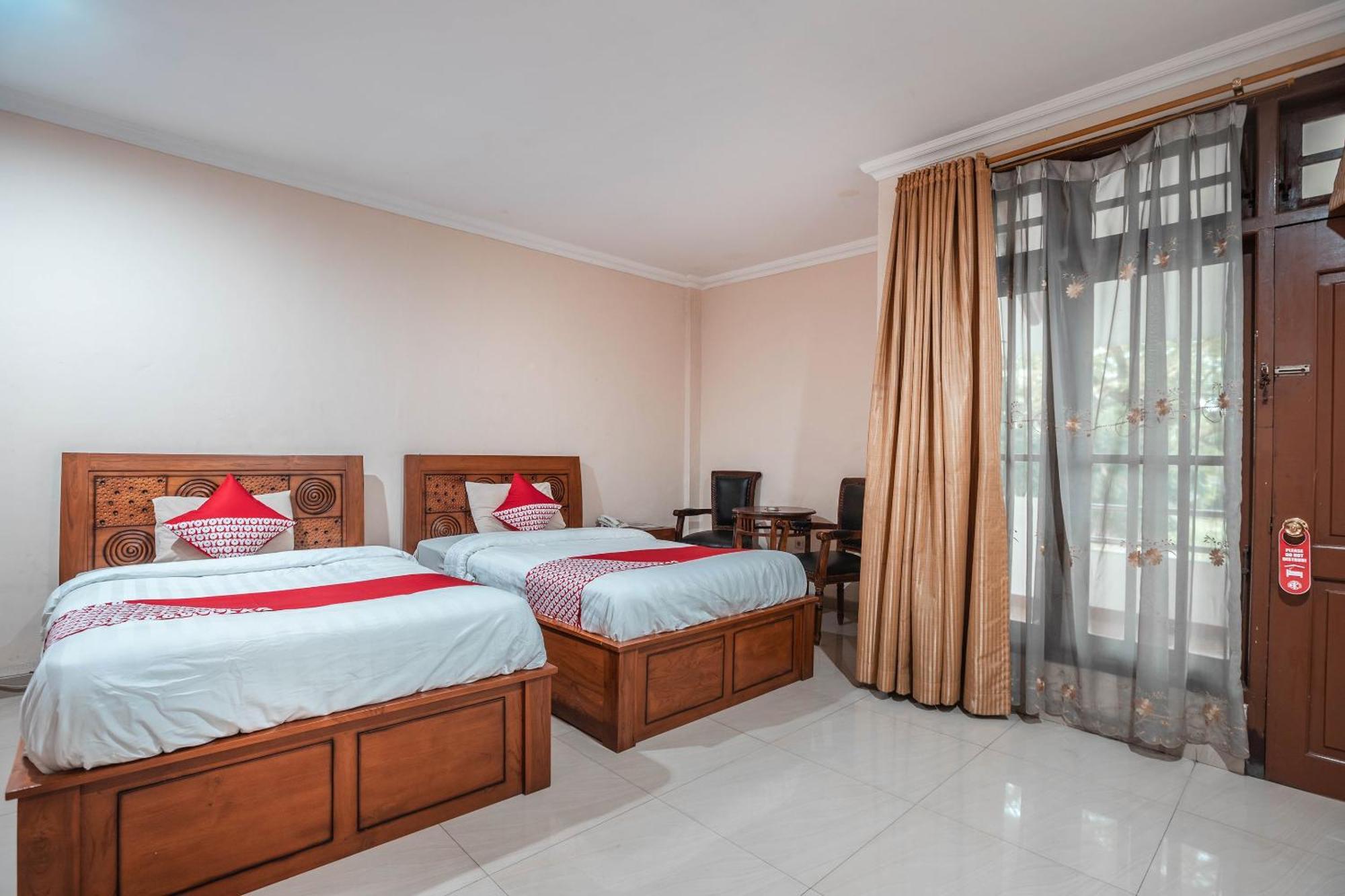 Super Oyo 686 Bunga Karang Hotel Bekasi Exterior photo