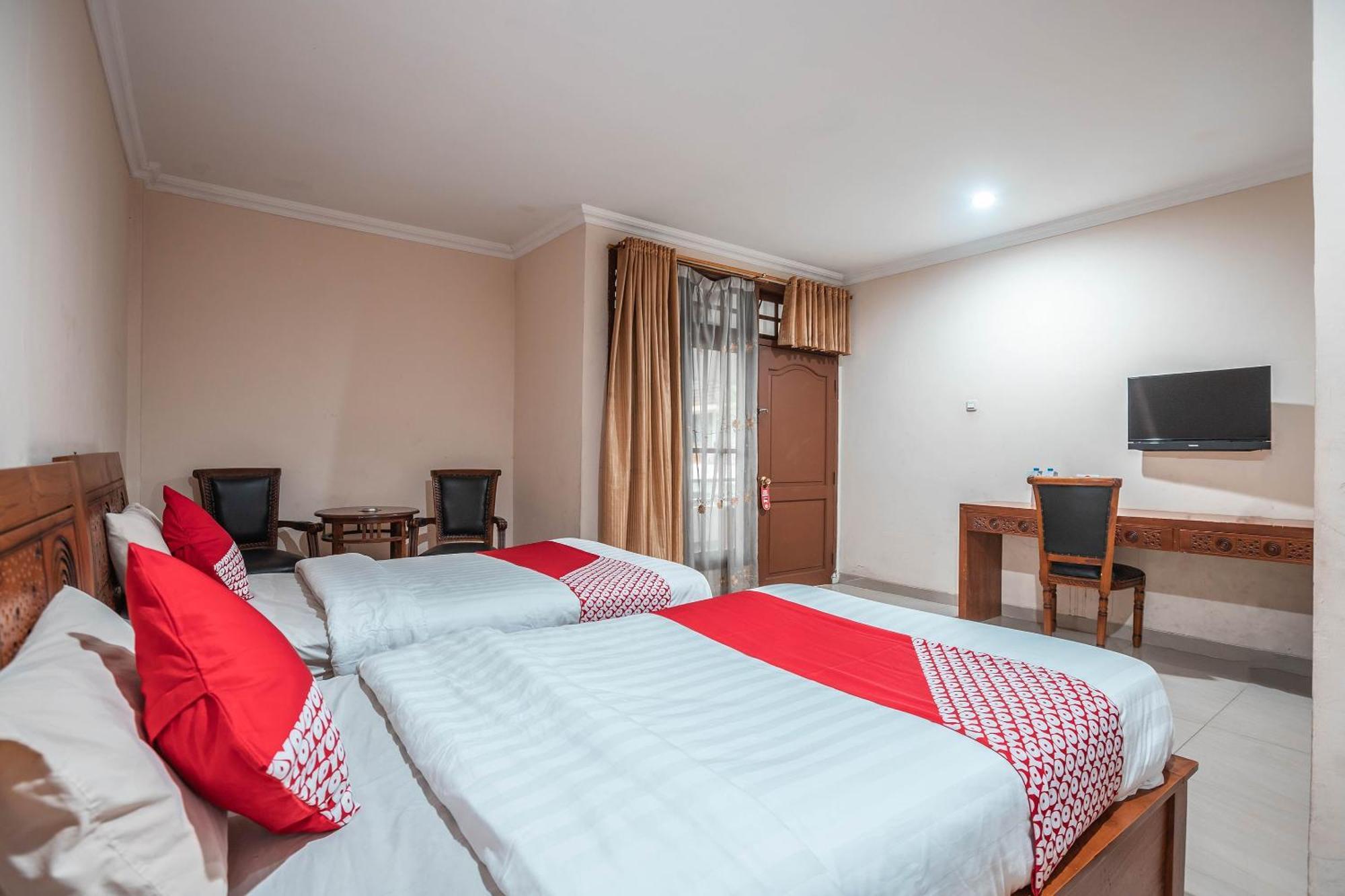 Super Oyo 686 Bunga Karang Hotel Bekasi Exterior photo