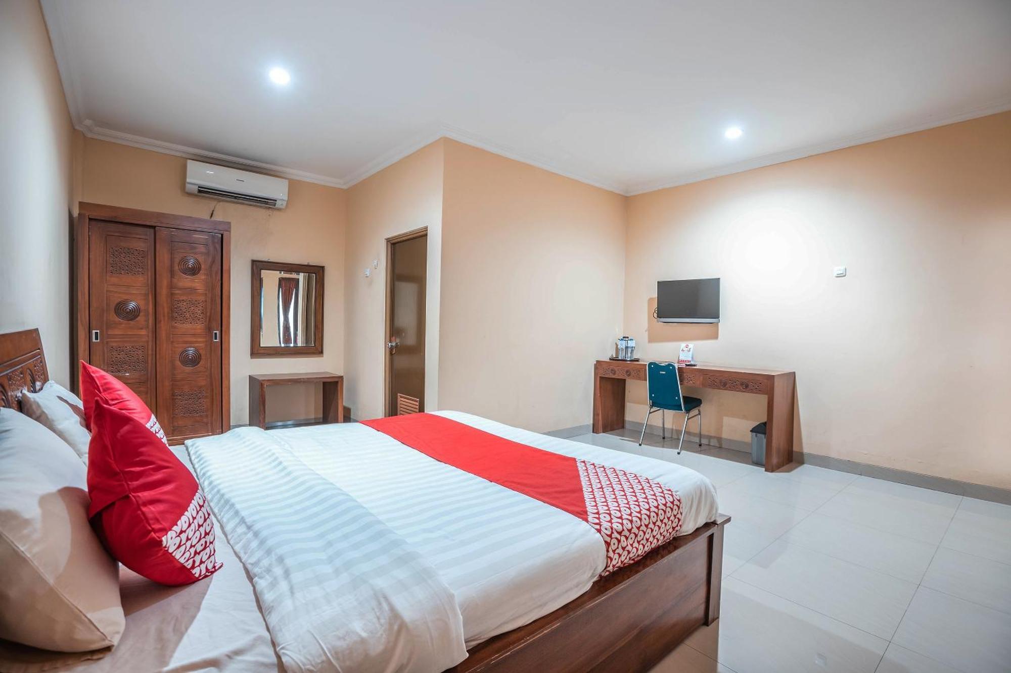 Super Oyo 686 Bunga Karang Hotel Bekasi Exterior photo