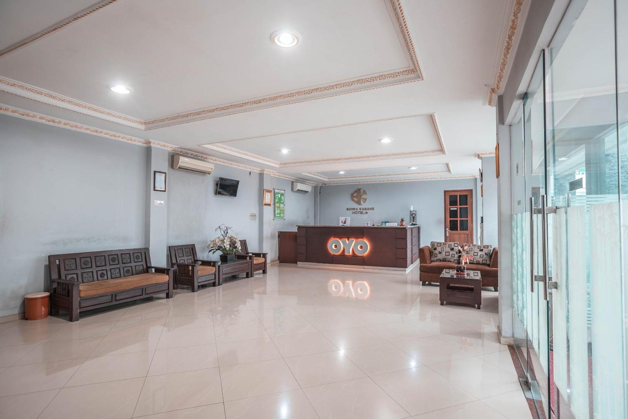 Super Oyo 686 Bunga Karang Hotel Bekasi Exterior photo