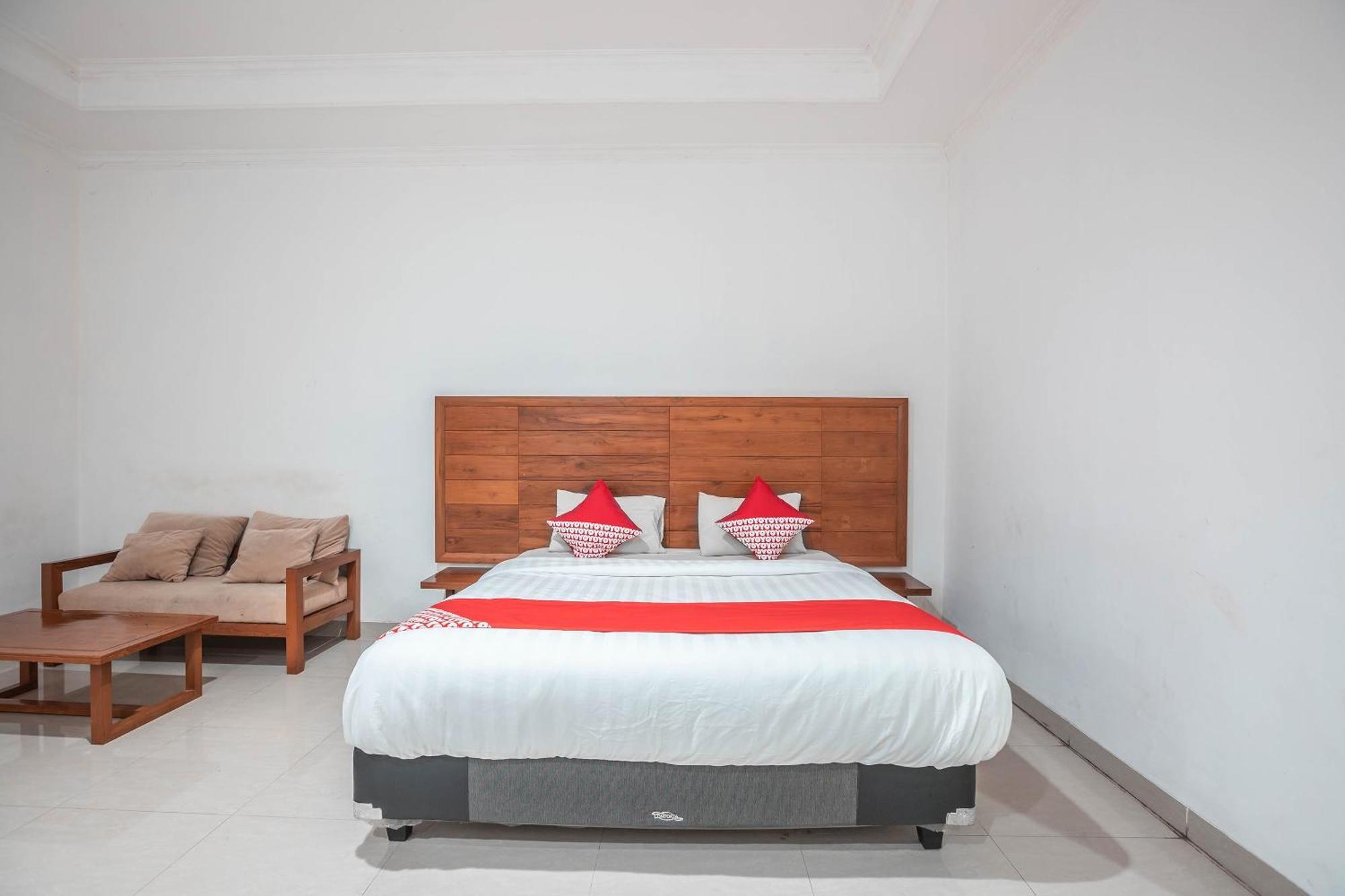 Super Oyo 686 Bunga Karang Hotel Bekasi Exterior photo