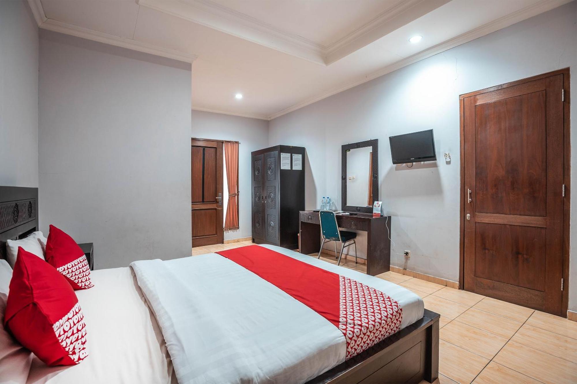 Super Oyo 686 Bunga Karang Hotel Bekasi Exterior photo