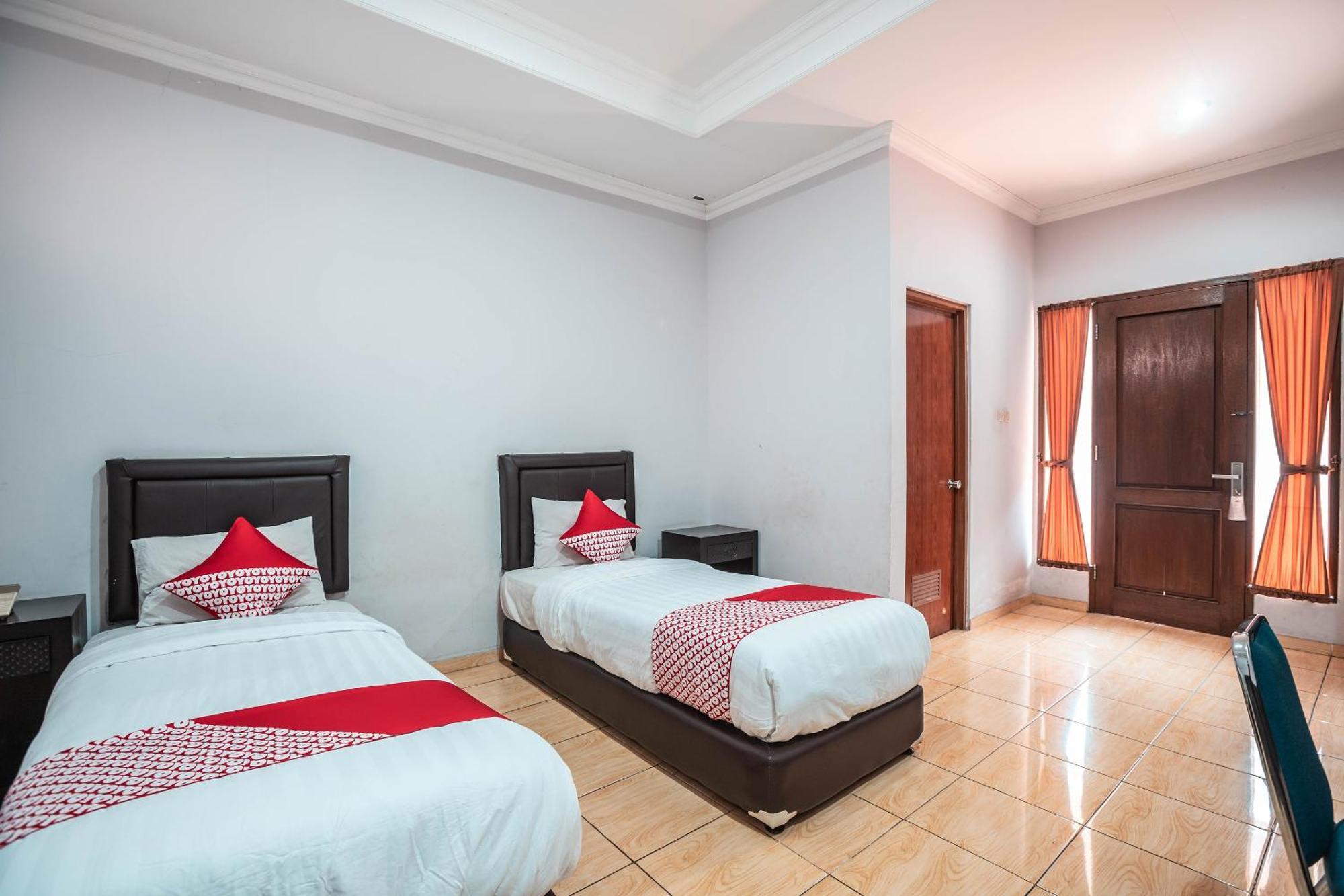 Super Oyo 686 Bunga Karang Hotel Bekasi Exterior photo